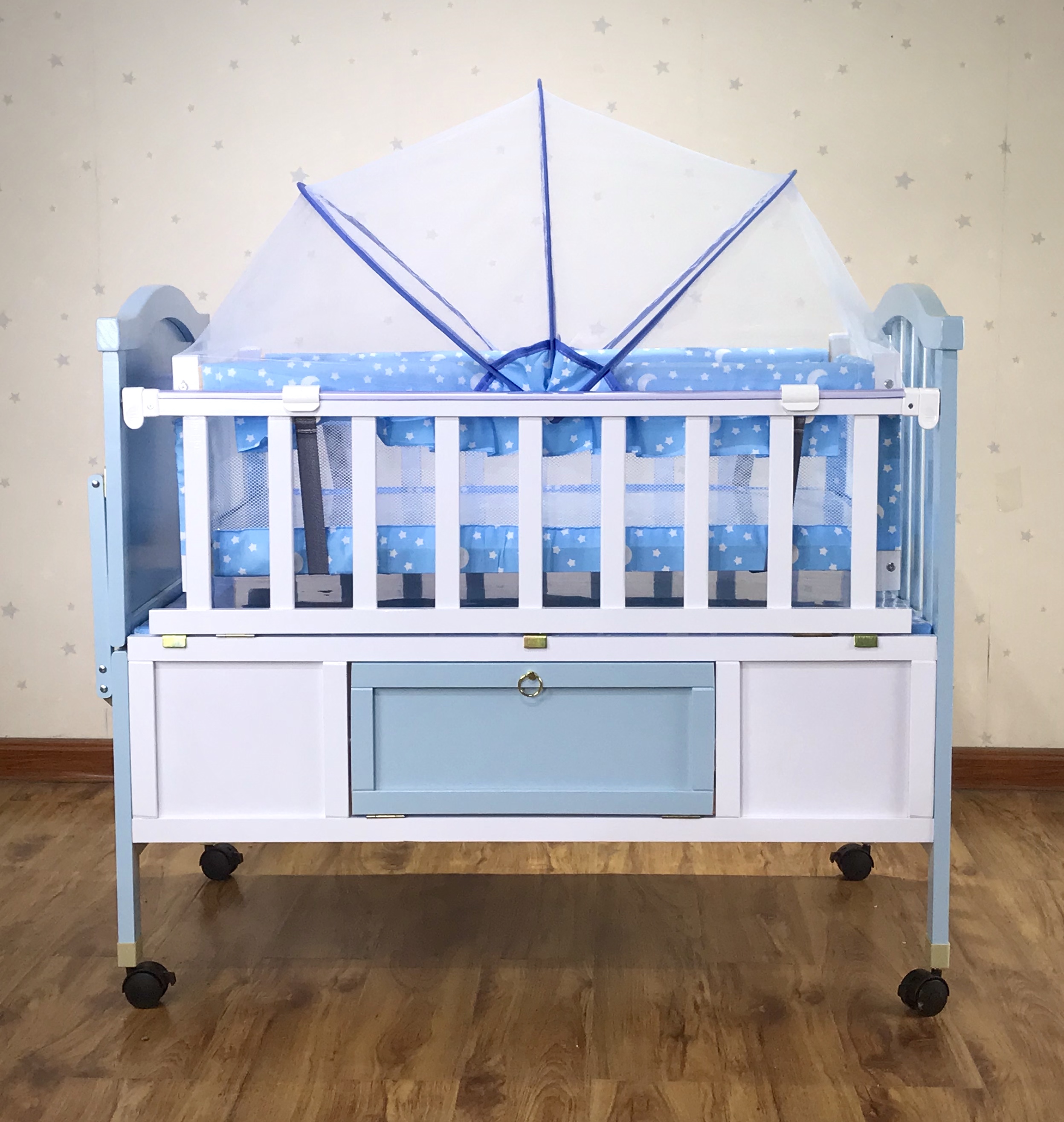 baby wooden bed blue and white