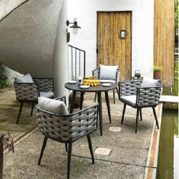 patio chairs+ table
